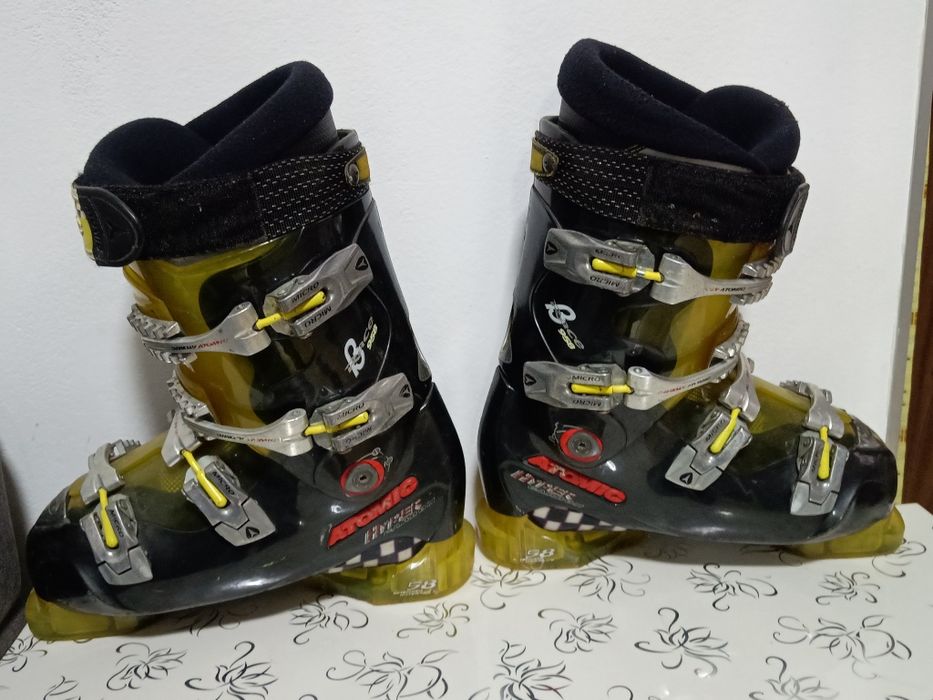 Vând Clăpari Atomic mărimea 40,5