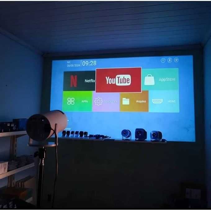 Преносим смарт видео проектор, 4K Ultra HD поддръжка, WiFi, Bluetooth