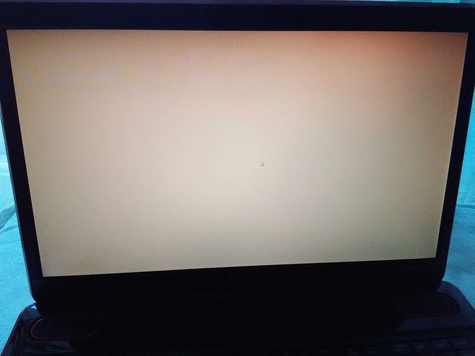 Лаптоп Toshiba Qosmio X505-Q887 18.4" | i7 | 8GB RAM | 256GB SSD | Като Нов! Ретро Екзотика