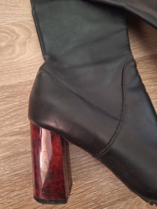 Червени  лачени боти