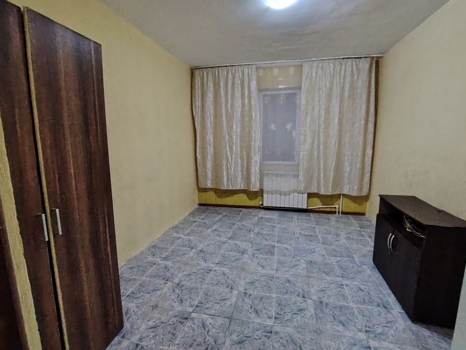 Închiriez Garsoniera cet parter