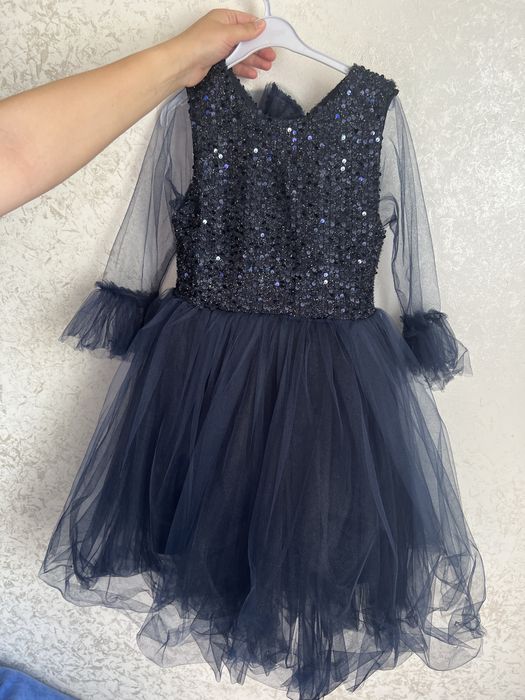 Продам детское яркое платье.