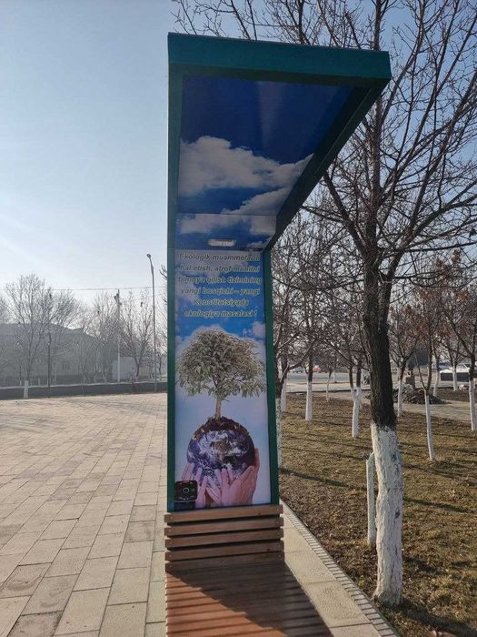 Скамейка с USB/QI-зарядкой