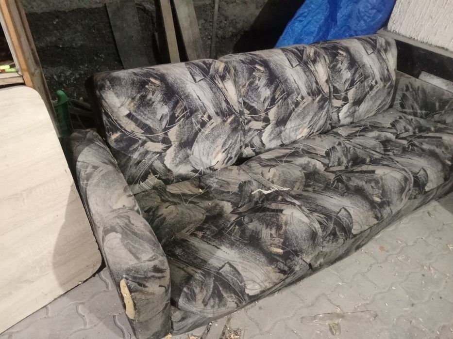 отдам бесплатно диван