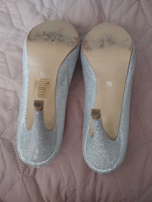 Стилни Сребристи Дамски Токчета и Чанта