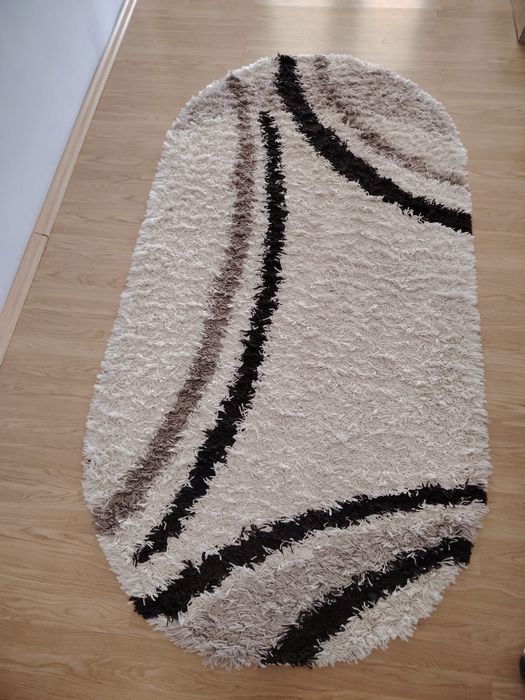 Vând mobilă de bucătărie + covoare.