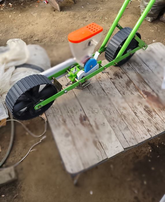 Semanatoare manuala pe 1 rand.