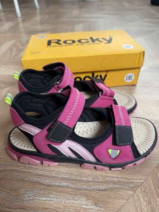 Сандали для девочек, 36 р., для мальчика 30р.