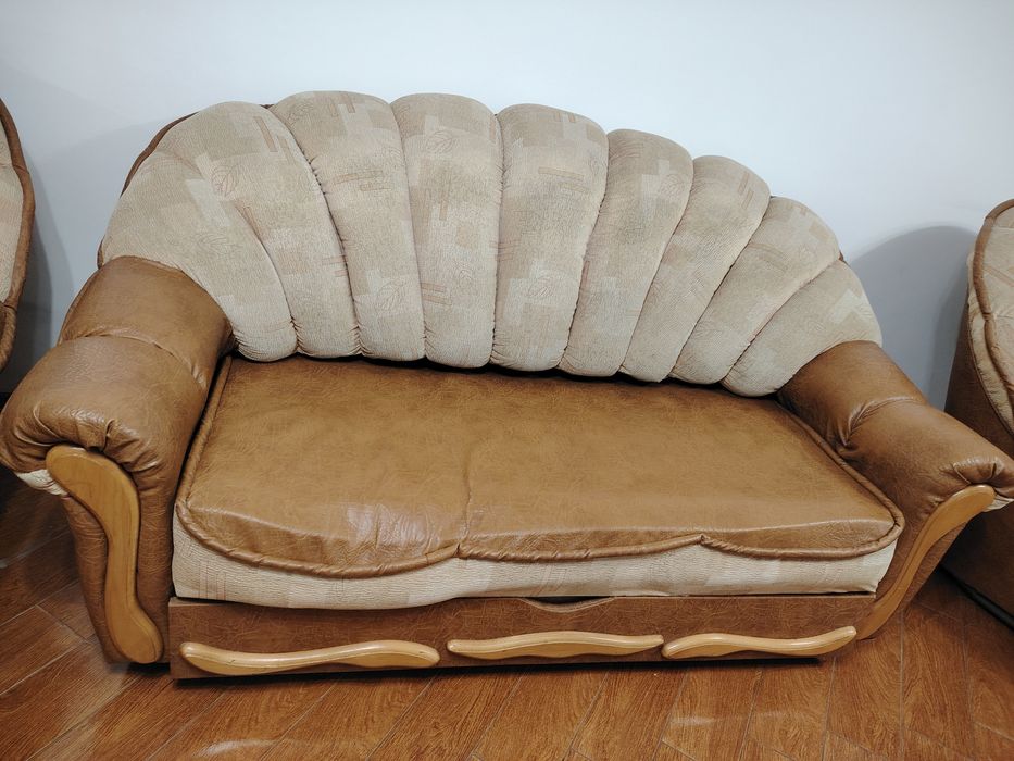 Urgent vind Canapea extensibila și 2 fotolii