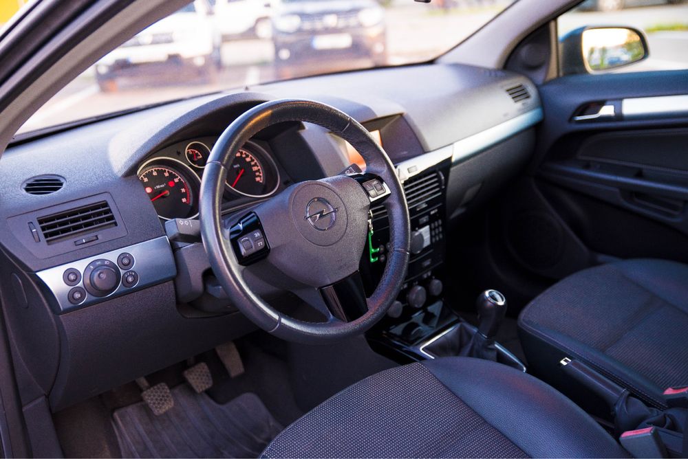 Opel Astra GTC 1.6