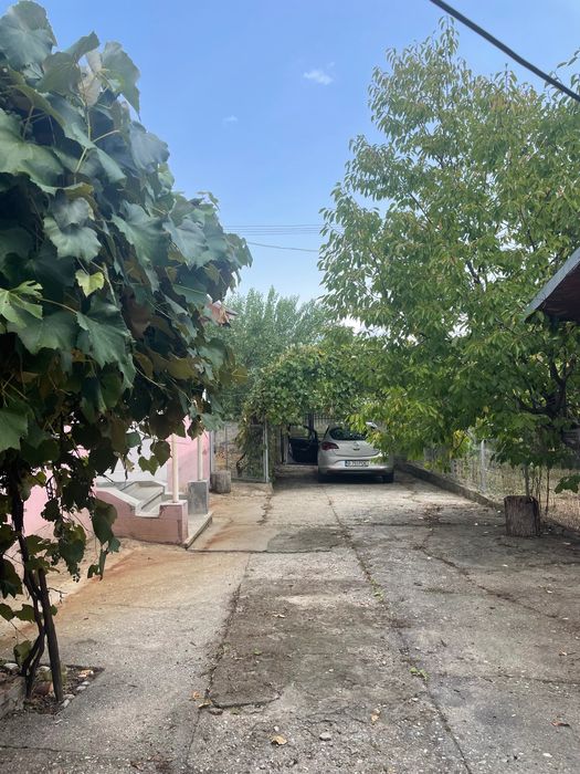 Vand casa intr-un sat din jud Valcea
