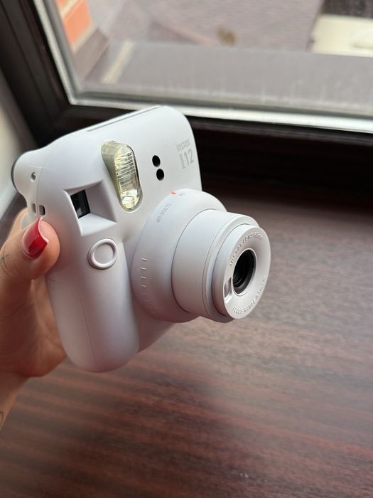 Instax Mini 12 в отличном состоянии