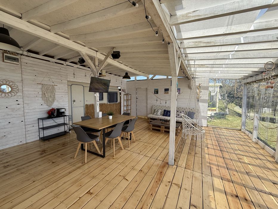 Оборудвана каравана под наем в къмпинг Гардения