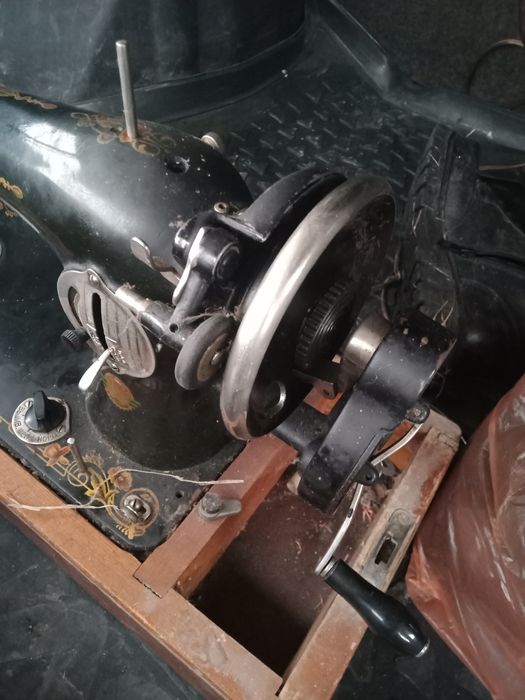 Продам швейную машину