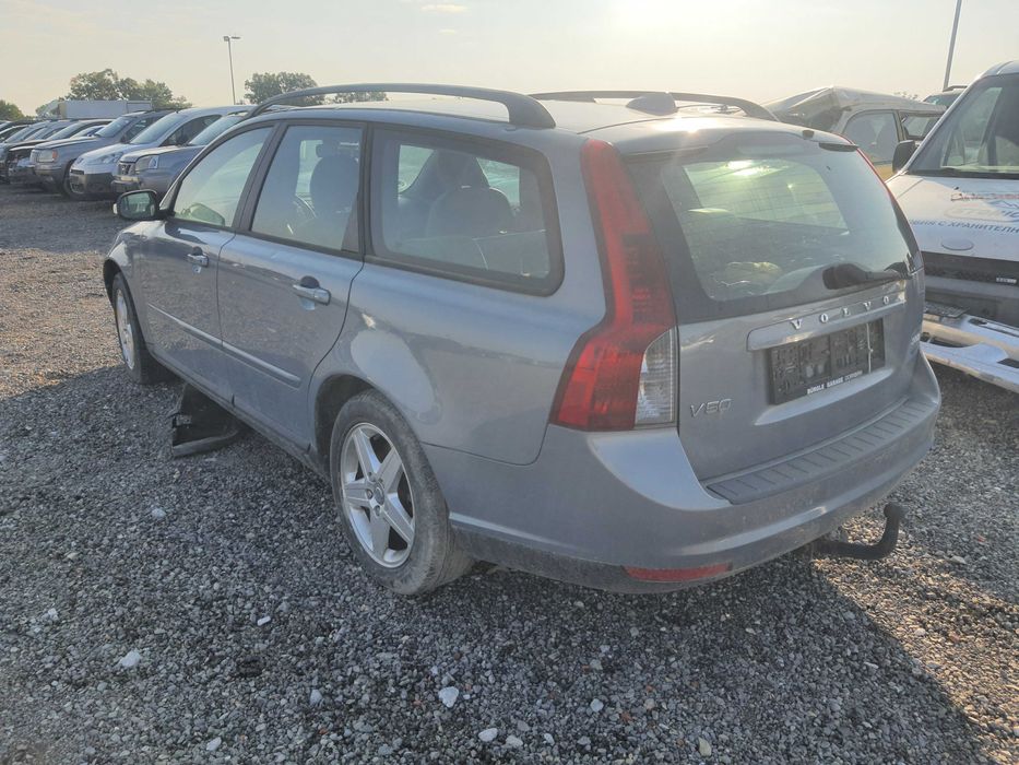 На части! Volvo V50 2.0D