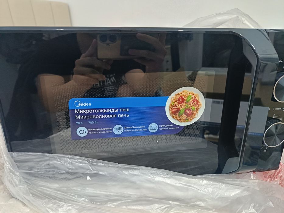 Микроволновая печь Midea MM720C2MV-B