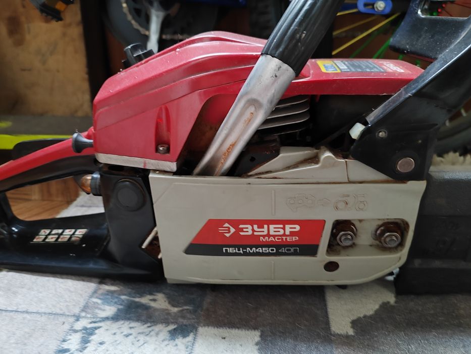 Продам бензопилу Зубр