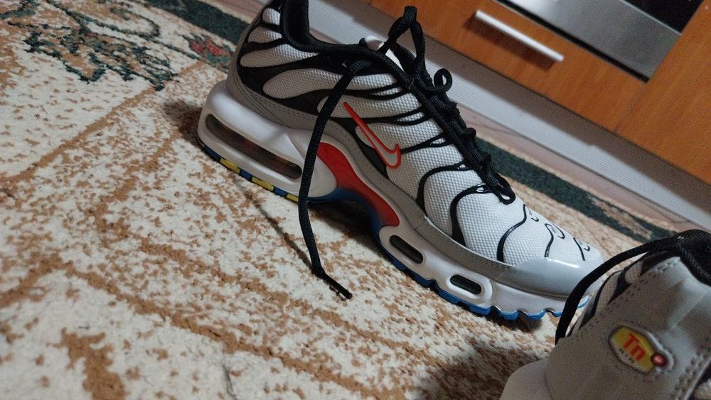 Vând air max tn uri mărimea 40