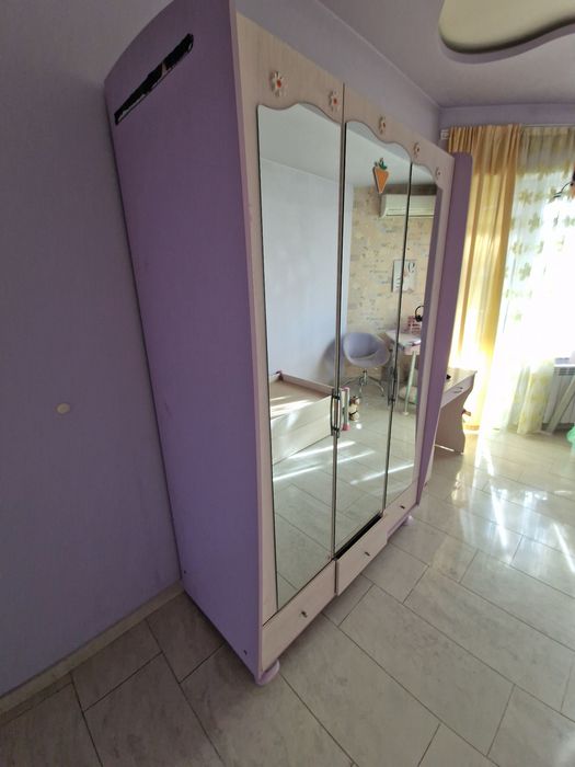 Детско легло,гардероби двукрилен и триклирен бюро и стол Чилек cilek