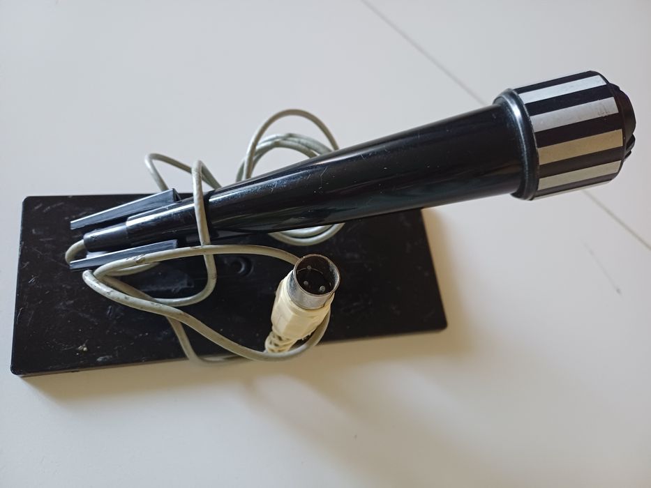 Microfoane 4 bucati 1 pentru voce-Akai, 1 pentru instrumente plus 2