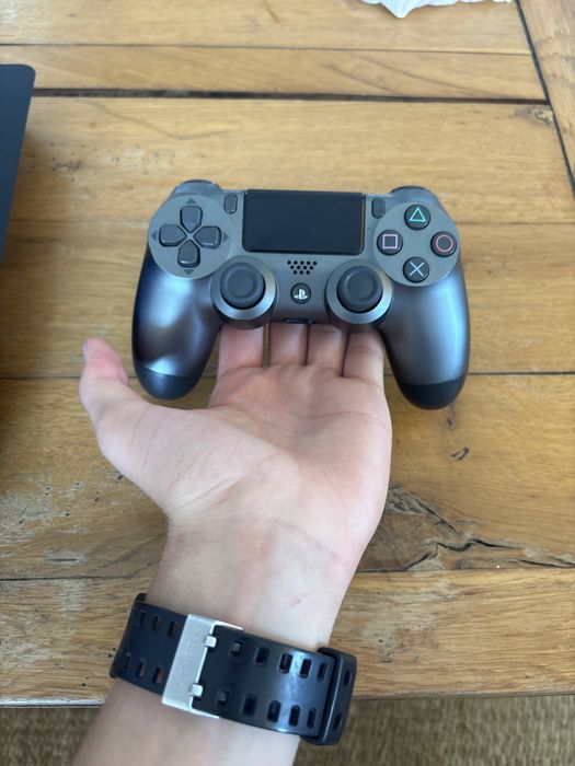 PS 4 slim 500 Gb 2 manete întreținuț