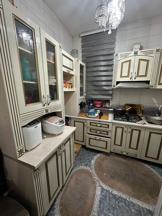 Продается кухонный мебель