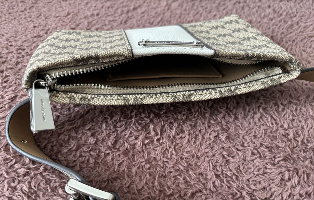 Оригинална чантичка за кръст на Michael Kors