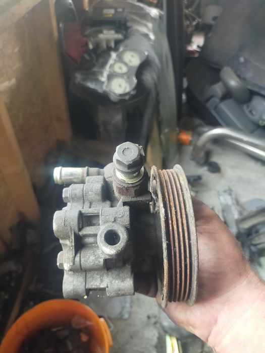 Pompa servo direcție Toyota RAV4 model 2001-2006