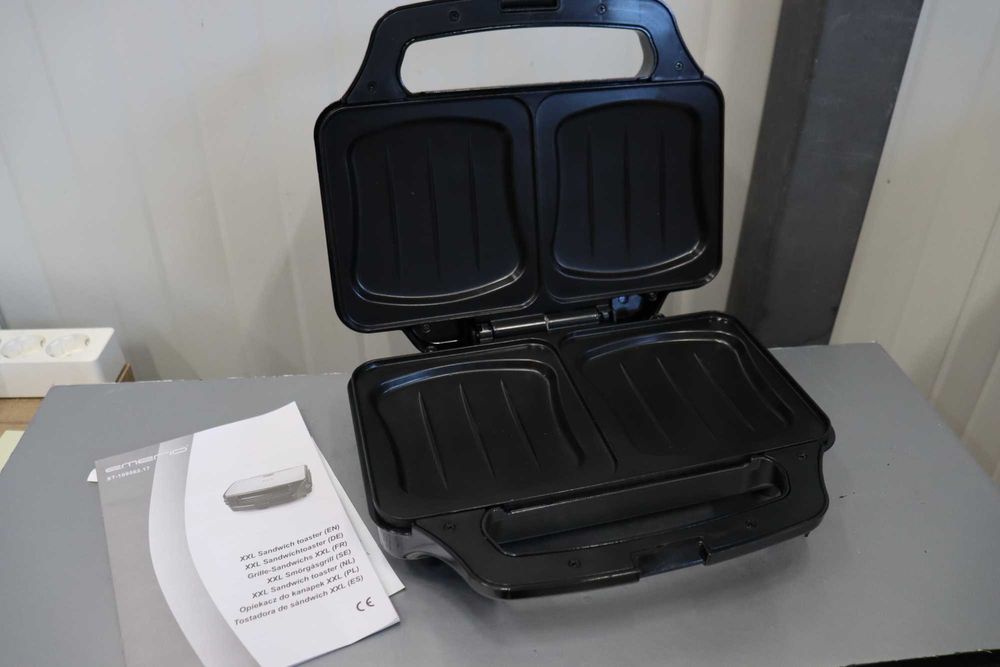 Сандвич тостер Emerio ST-109562, Без изтичане, 900 W