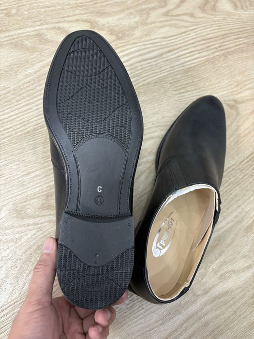 Продаю новые туфли классические
