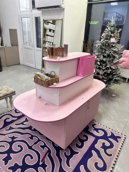 витринный шкаф стеллаж