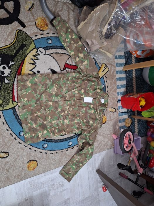 Vând ținute combat