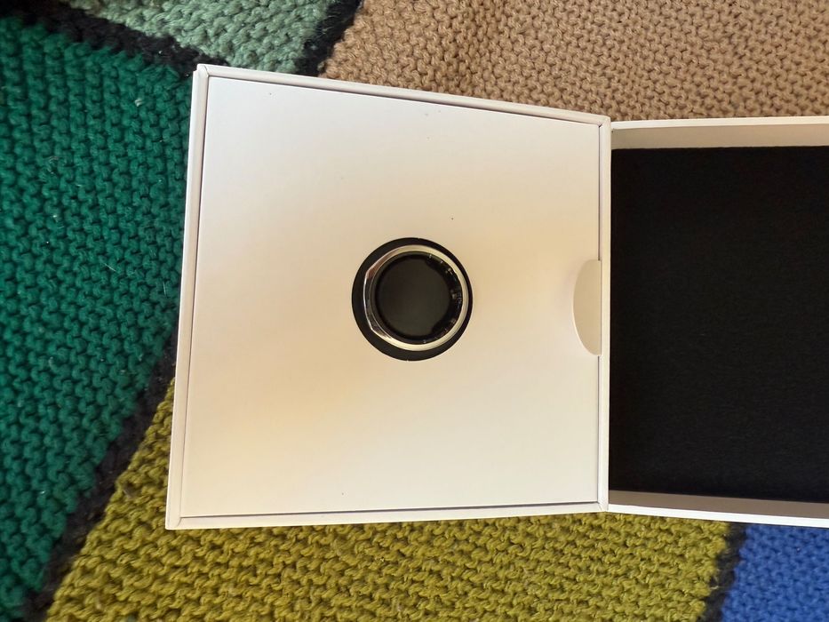 Продавам Oura ring Silver 10