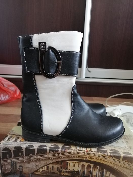 Продам детские красивые сапоги