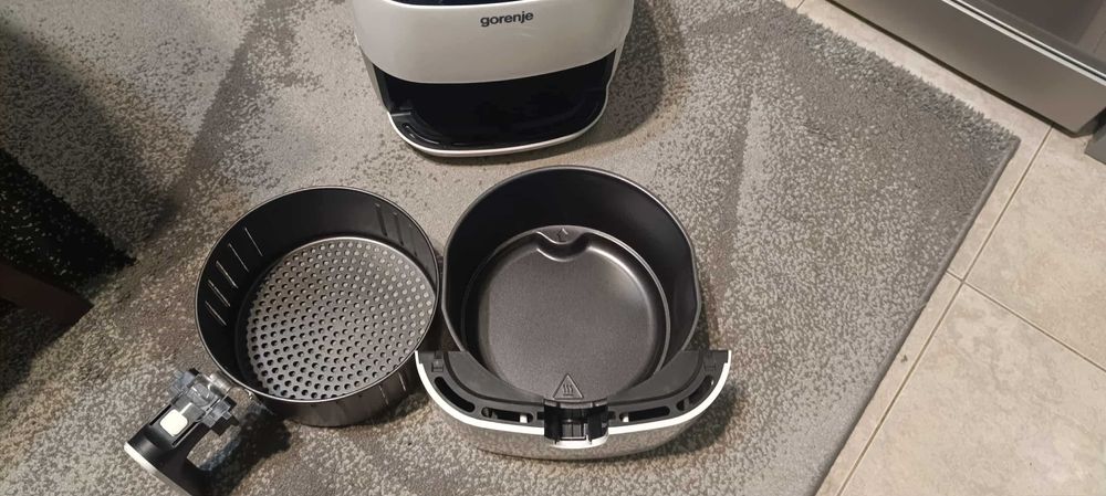 Продавам Air Fryer Gorenje