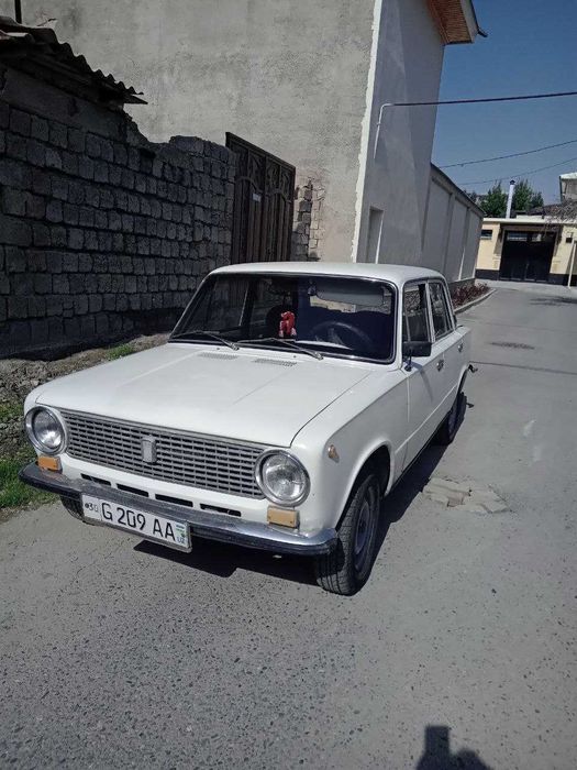 Автомобиль 21011