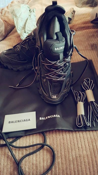 Vând sneakers Balenciaga Track, culoare negru, în stare foarte buna