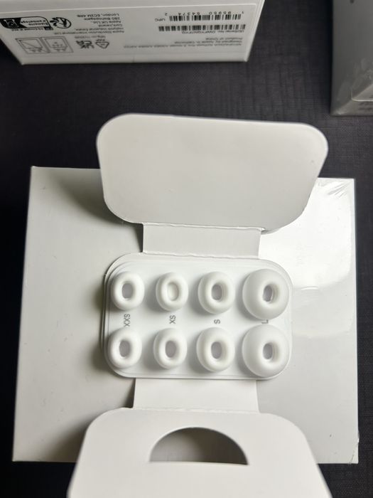 Airpods  pro 4,Airpods pro  3 ЧИСТО НОВИ