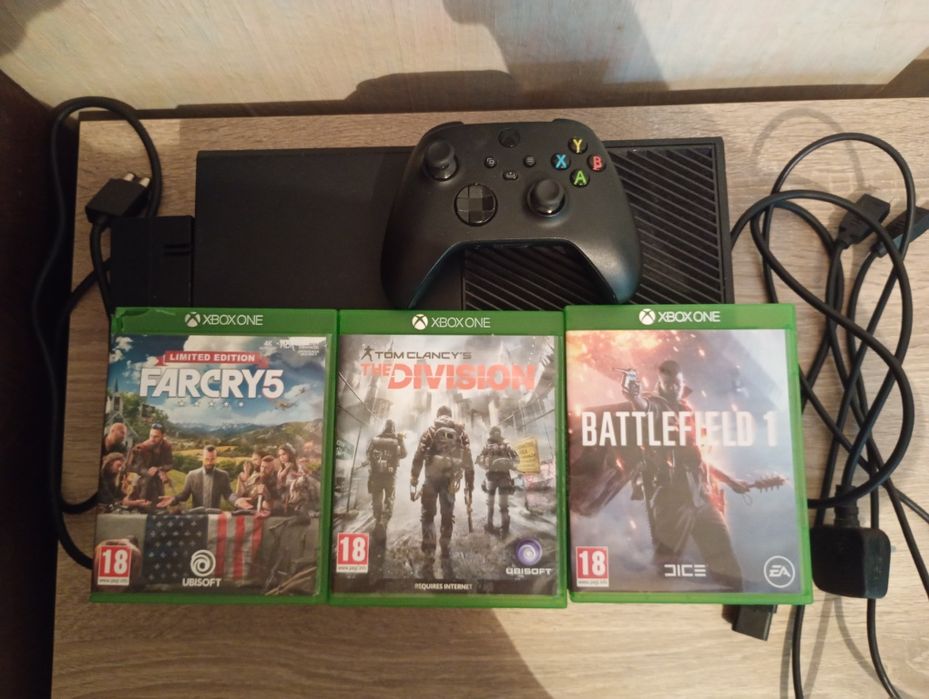 Xbox one 500gb с няколко др неща