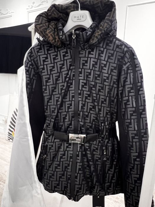 Продам пуховик шикарный