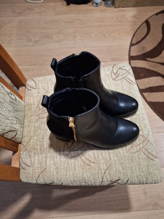 Дамски боти с ток