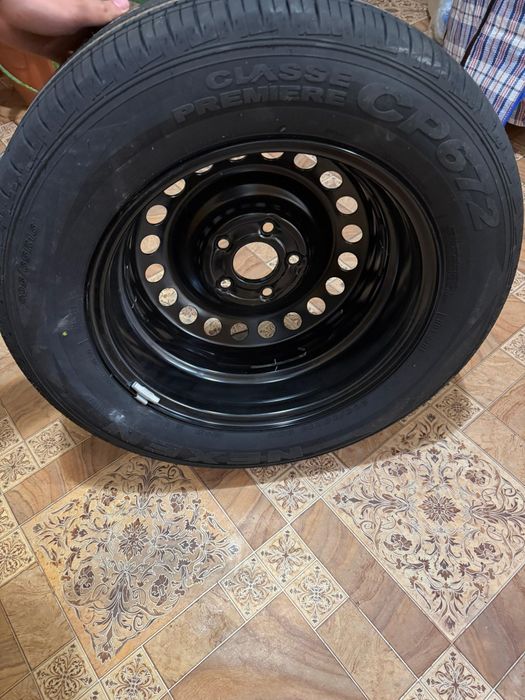 Продам абсолютно новые летние шины Roadstone Classe Premiere CP672 205