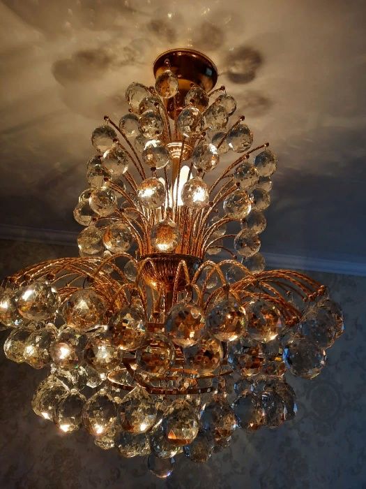 Продам хрустальную Люстру.