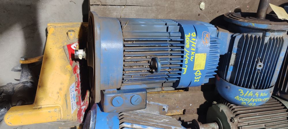 Motor electric trifazat pentru troliu macara, 7.1kW / 1.1kW