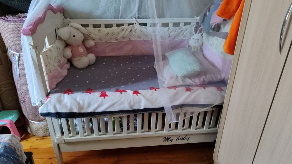 Продается детская кроватка в хорошем состояние., так же машина