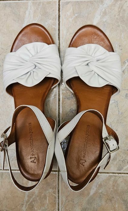 Дамски бели сандали, стествена кожа - 50 лв