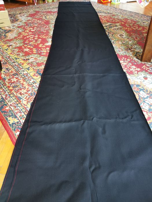 Vand stofa pt confectionarea pantalonilor sacourilor fustelor vestelor