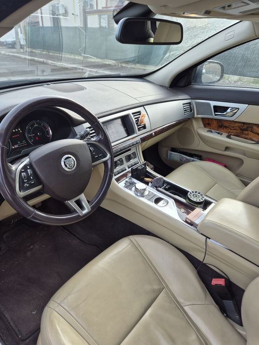 Vând Jaguar XF 2.2 2012