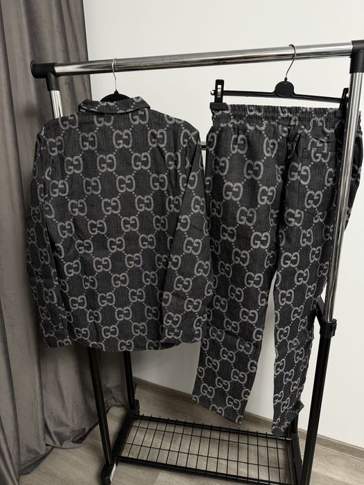 Compleu GUCCI super calitate