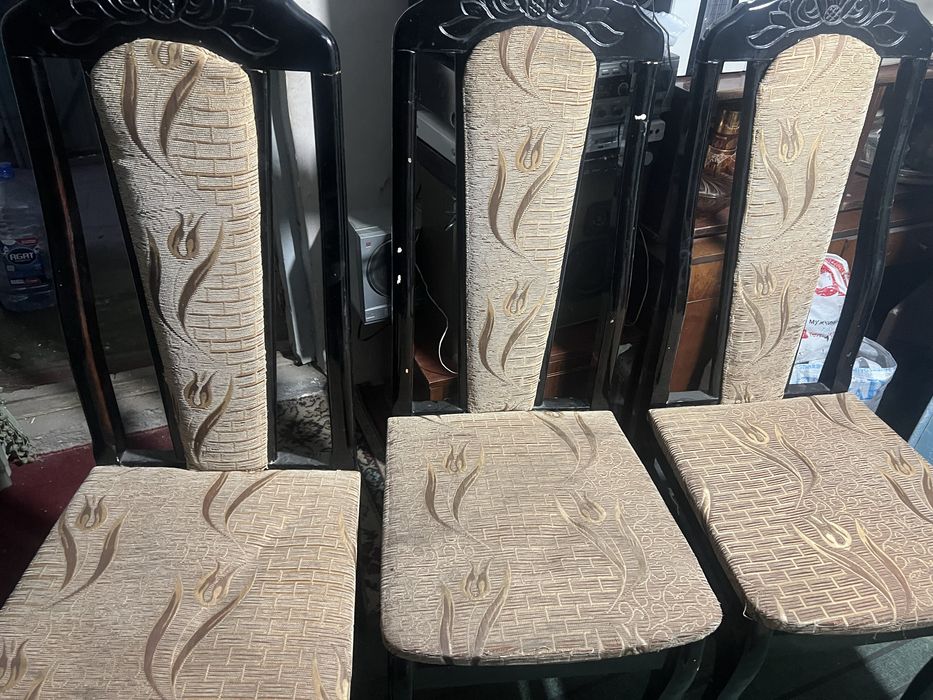 Продаются стулья деревяные. Состояние среднее требуется ремот чучуть